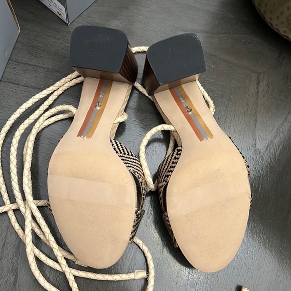 Sam Edelman Women Bodhi Tie Closure Open Toe Sandals, Black/Natural - Picture 5 of 11